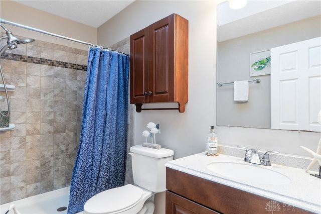 5201 Clearcreek Trail, Bath Twp, OH 45387