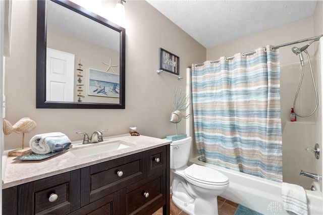 5201 Clearcreek Trail, Bath Twp, OH 45387