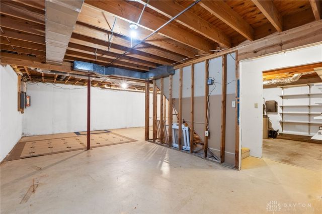 5201 Clearcreek Trail, Bath Twp, OH 45387