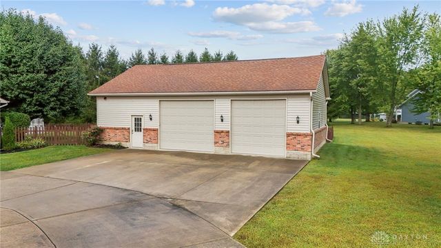5201 Clearcreek Trail, Bath Twp, OH 45387