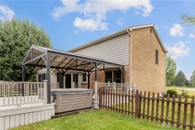 5201 Clearcreek Trail, Bath Twp, OH 45387