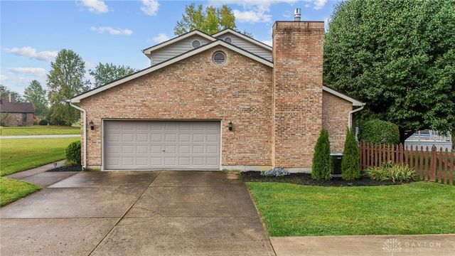 5201 Clearcreek Trail, Bath Twp, OH 45387