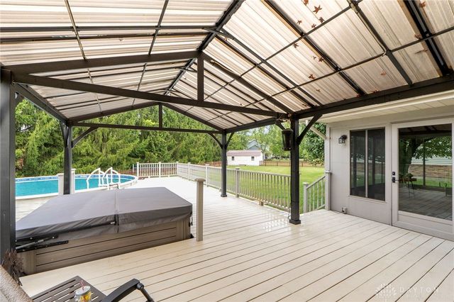 5201 Clearcreek Trail, Bath Twp, OH 45387