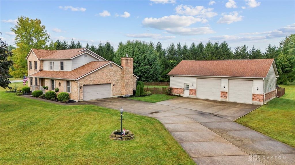 5201 Clearcreek Trail, Bath Twp, OH 45387