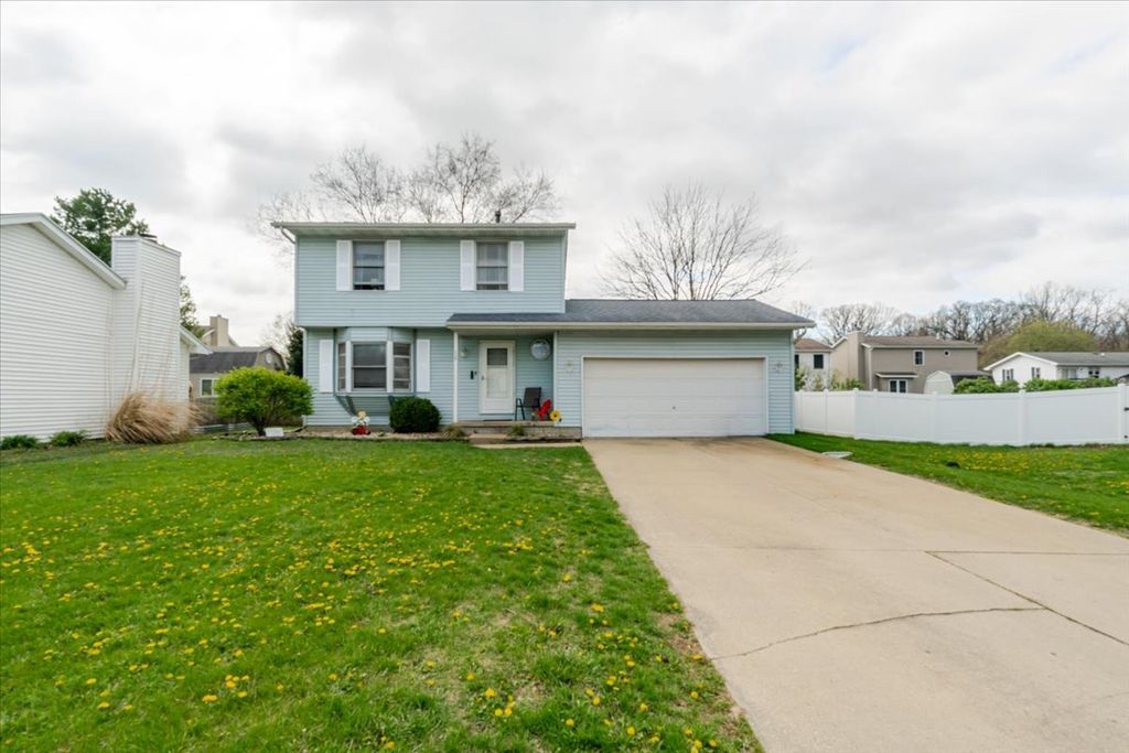 12 Spiria Court, Bloomington, IL 61701