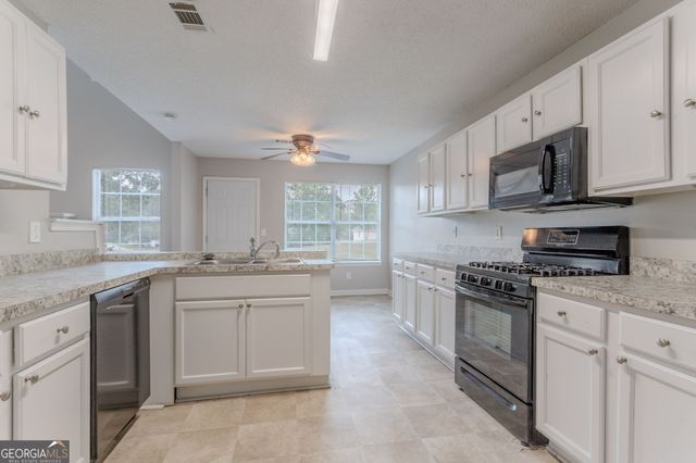 670 Burtons Cove, Hampton, GA 30228