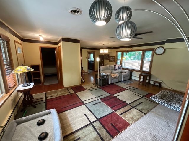 852 Carr Street, Elgin, IL 60123