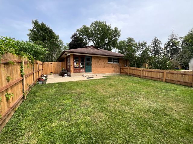 852 Carr Street, Elgin, IL 60123