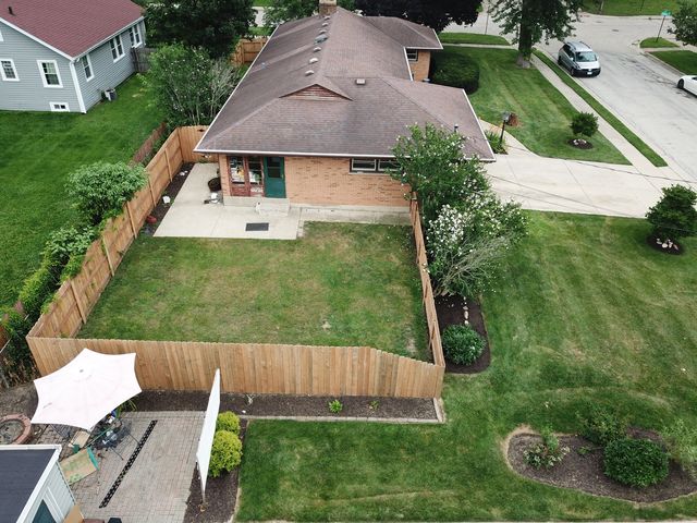 852 Carr Street, Elgin, IL 60123