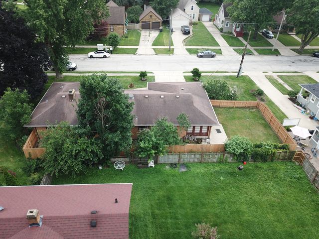 852 Carr Street, Elgin, IL 60123