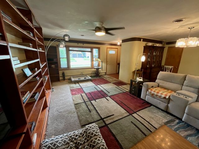852 Carr Street, Elgin, IL 60123