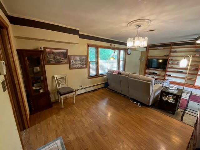 852 Carr Street, Elgin, IL 60123