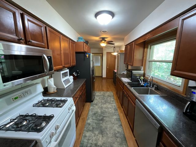 852 Carr Street, Elgin, IL 60123