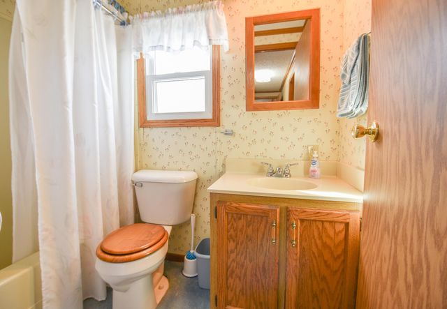 605 Cedar Court, Jonesville, MI 49250