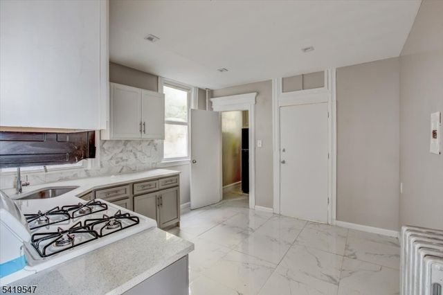 70 S 9Th St, Newark City, NJ 07107