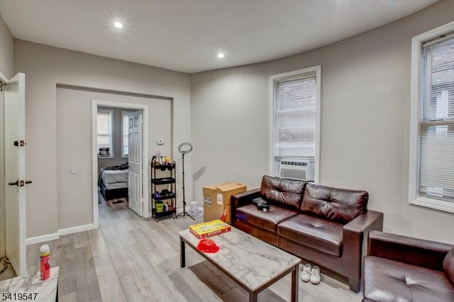 70 S 9Th St, Newark City, NJ 07107