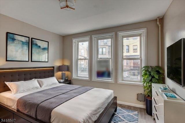 70 S 9Th St, Newark City, NJ 07107