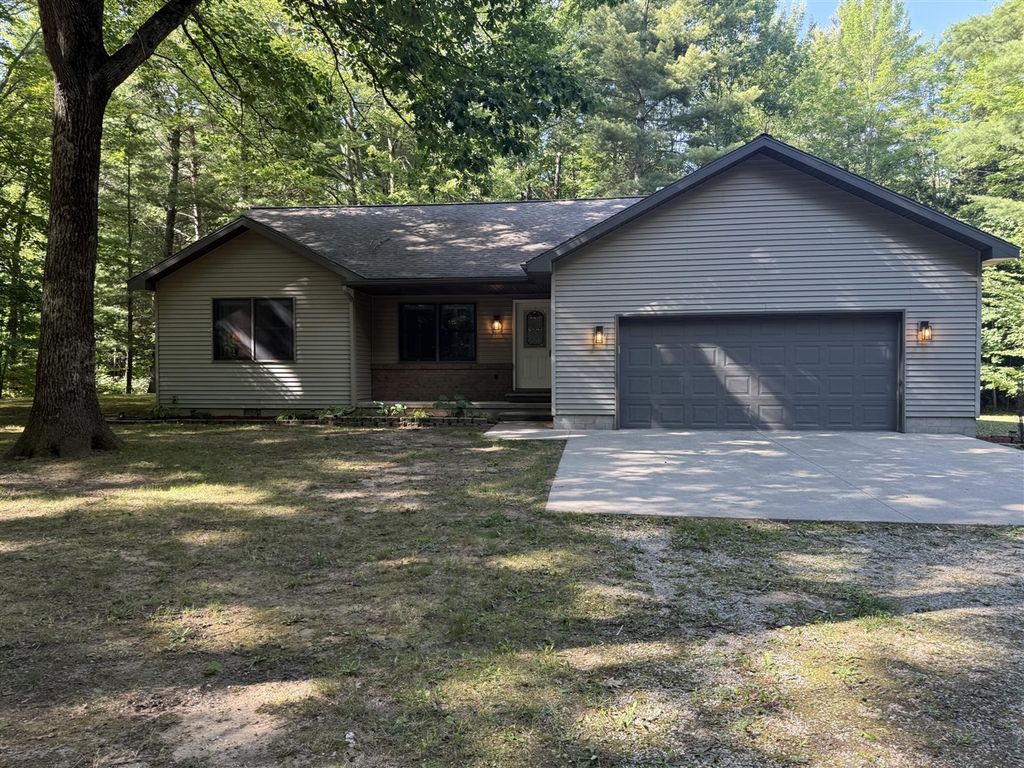 4754 White Pine Lane, Cadillac, MI 49601