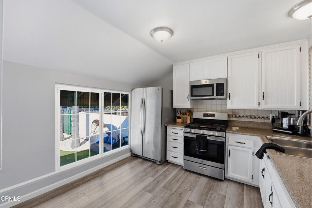 Image 5 of property listing at 202 Avon Lane, Fillmore, CA 93015