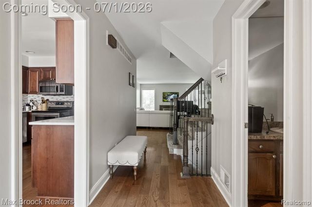 1125 Meadowglen Court, Bloomfield Hills, MI 48304