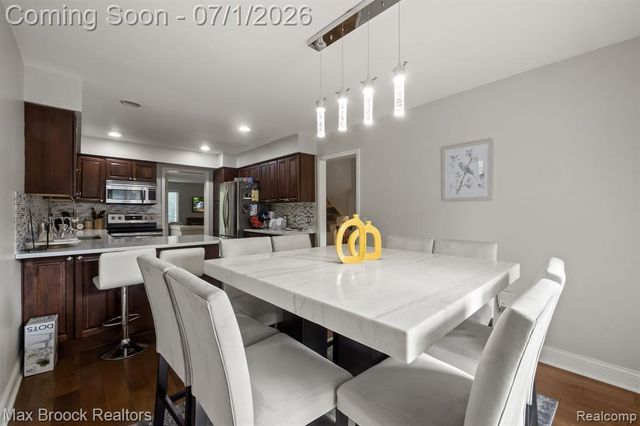 1125 Meadowglen Court, Bloomfield Hills, MI 48304