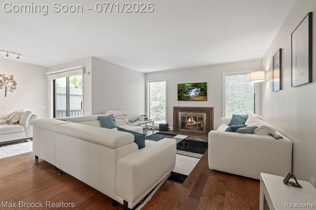 1125 Meadowglen Court, Bloomfield Hills, MI 48304