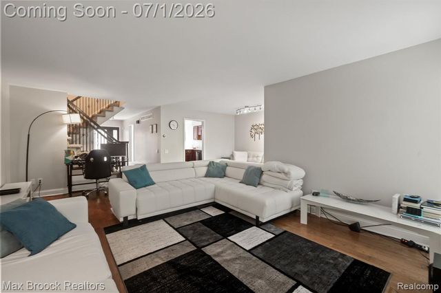 1125 Meadowglen Court, Bloomfield Hills, MI 48304