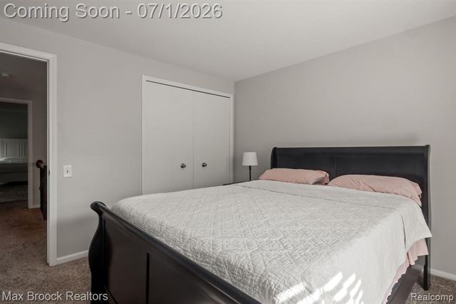 1125 Meadowglen Court, Bloomfield Hills, MI 48304