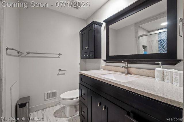 1125 Meadowglen Court, Bloomfield Hills, MI 48304
