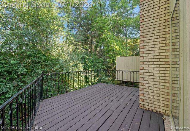 1125 Meadowglen Court, Bloomfield Hills, MI 48304