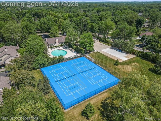 1125 Meadowglen Court, Bloomfield Hills, MI 48304