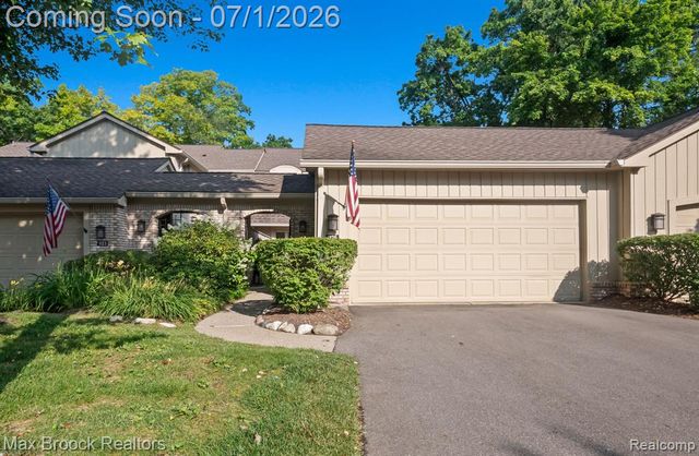 1125 Meadowglen Court, Bloomfield Hills, MI 48304