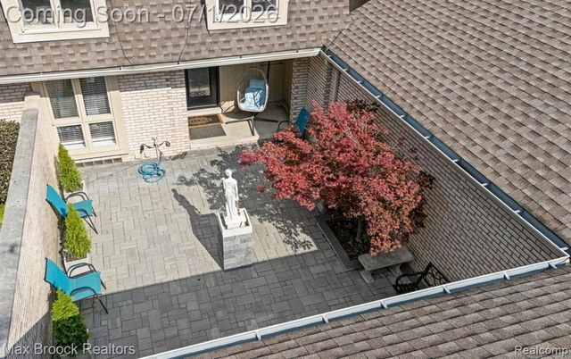 1125 Meadowglen Court, Bloomfield Hills, MI 48304