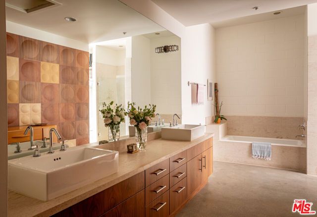 1534 17th Street 105, Santa Monica, CA 90404