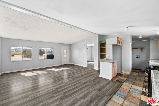 4388 Amador Road, Phelan, CA 92371