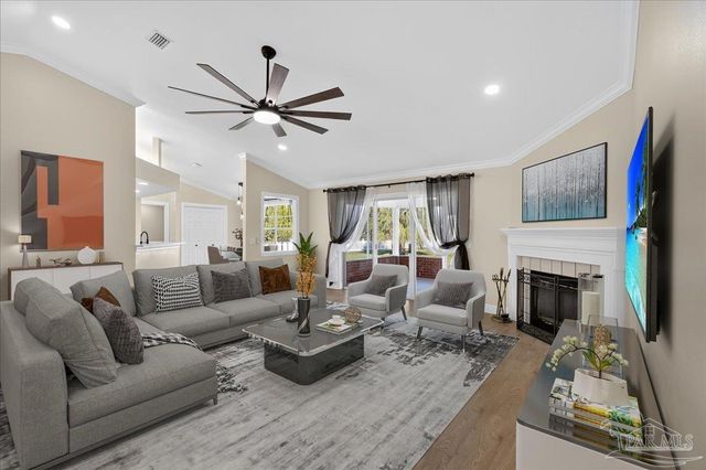 1854 Southbay Dr, Pensacola, FL 32506