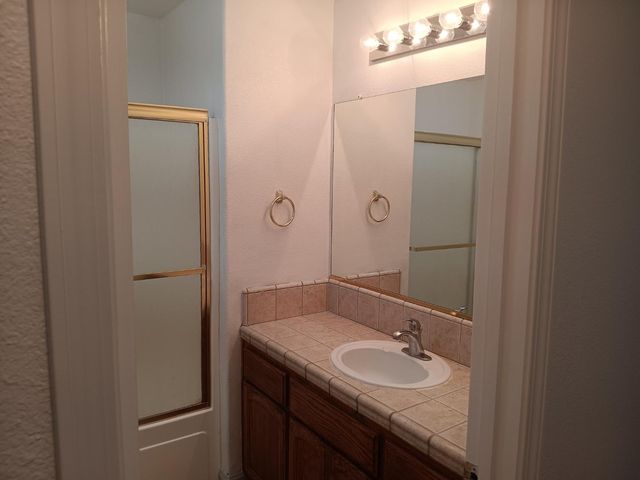 15887 W Stanislaus Avenue, Kerman, CA 93630