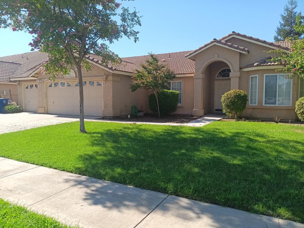 Image 1 of property listing at 15887 W Stanislaus Avenue, Kerman, CA 93630