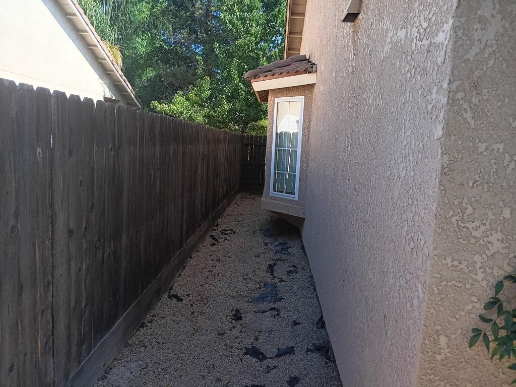 Image 10 of property listing at 15887 W Stanislaus Avenue, Kerman, CA 93630