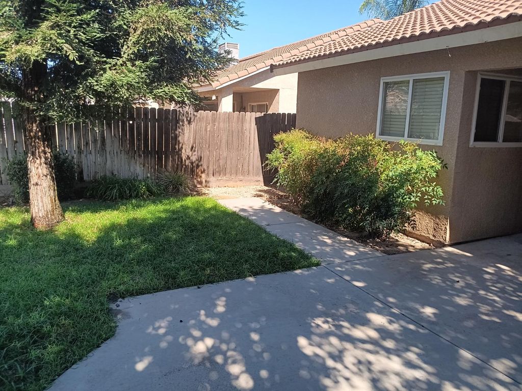 Image 11 of property listing at 15887 W Stanislaus Avenue, Kerman, CA 93630