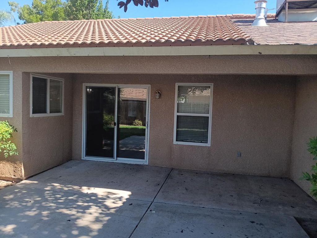 Image 12 of property listing at 15887 W Stanislaus Avenue, Kerman, CA 93630