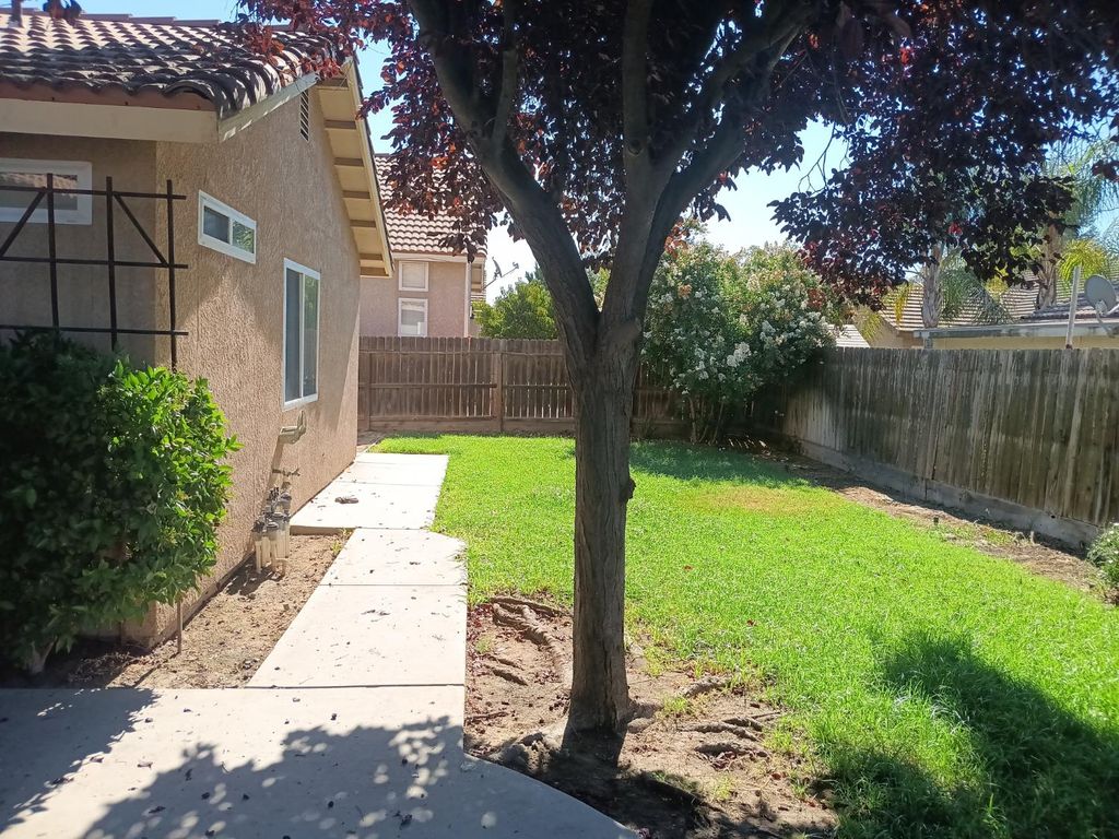 Image 13 of property listing at 15887 W Stanislaus Avenue, Kerman, CA 93630