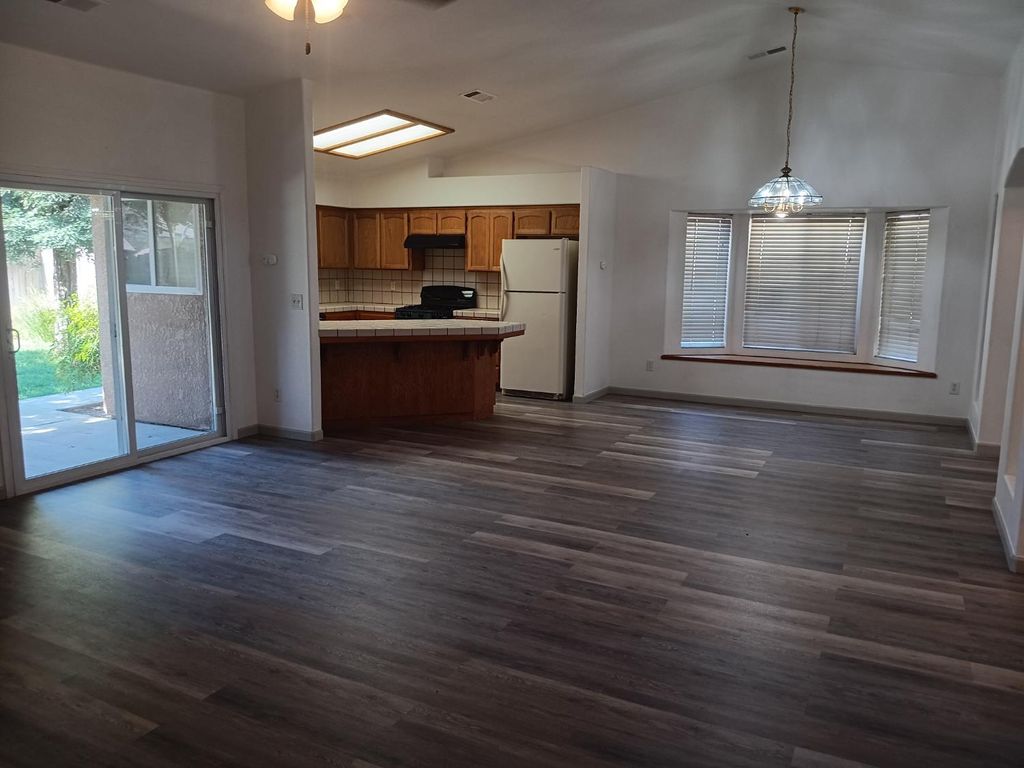 Image 20 of property listing at 15887 W Stanislaus Avenue, Kerman, CA 93630