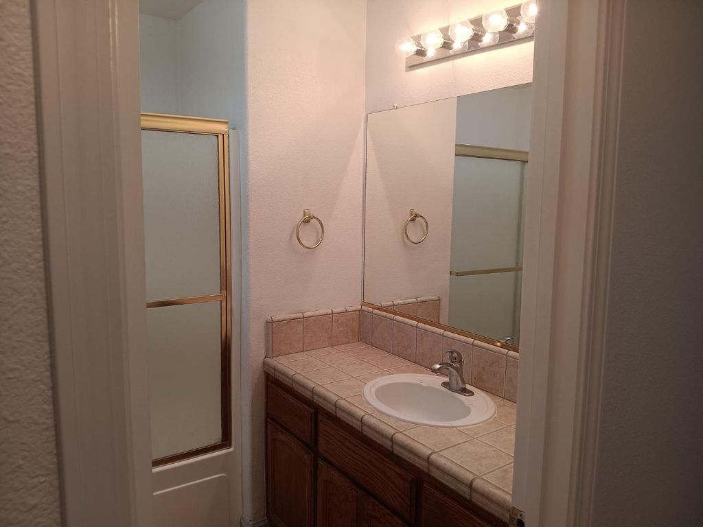 Image 21 of property listing at 15887 W Stanislaus Avenue, Kerman, CA 93630