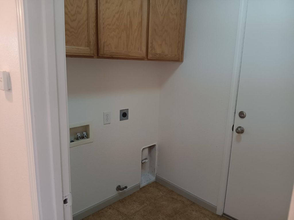Image 23 of property listing at 15887 W Stanislaus Avenue, Kerman, CA 93630