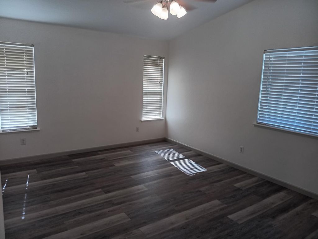 Image 26 of property listing at 15887 W Stanislaus Avenue, Kerman, CA 93630
