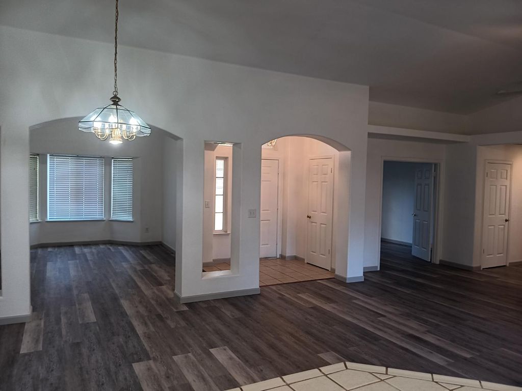 Image 3 of property listing at 15887 W Stanislaus Avenue, Kerman, CA 93630