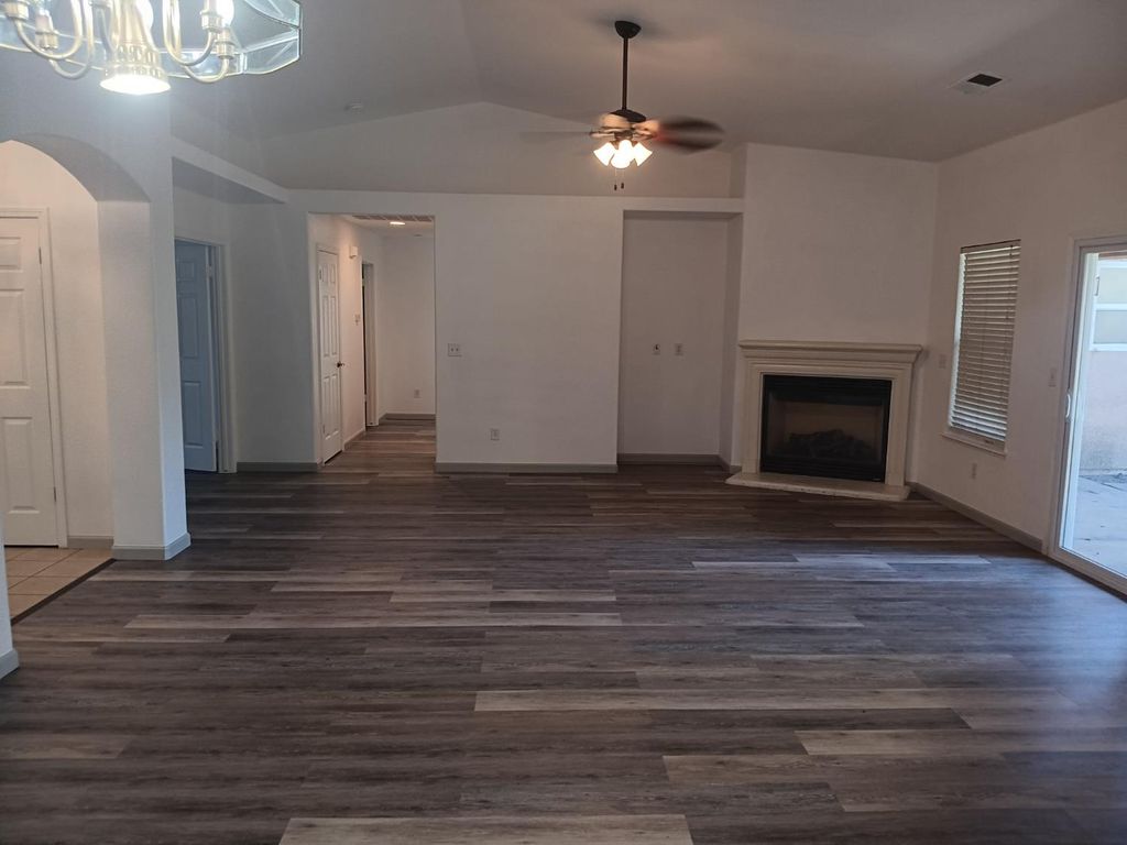 Image 4 of property listing at 15887 W Stanislaus Avenue, Kerman, CA 93630