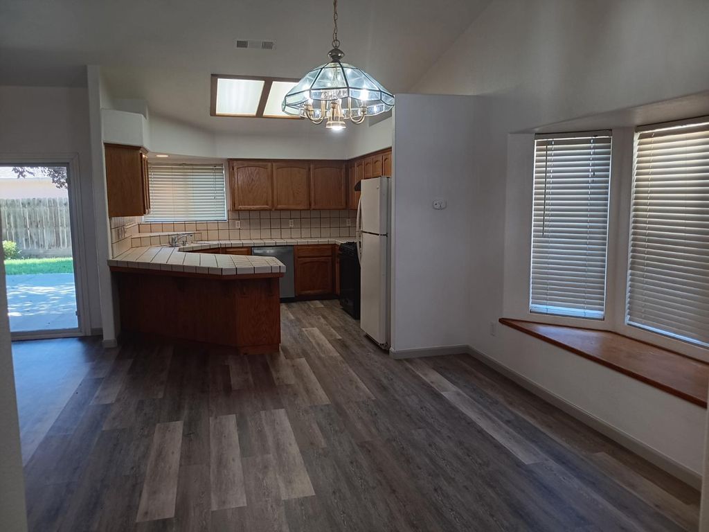 Image 5 of property listing at 15887 W Stanislaus Avenue, Kerman, CA 93630
