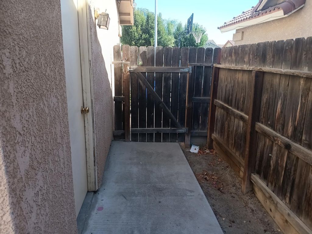 Image 8 of property listing at 15887 W Stanislaus Avenue, Kerman, CA 93630